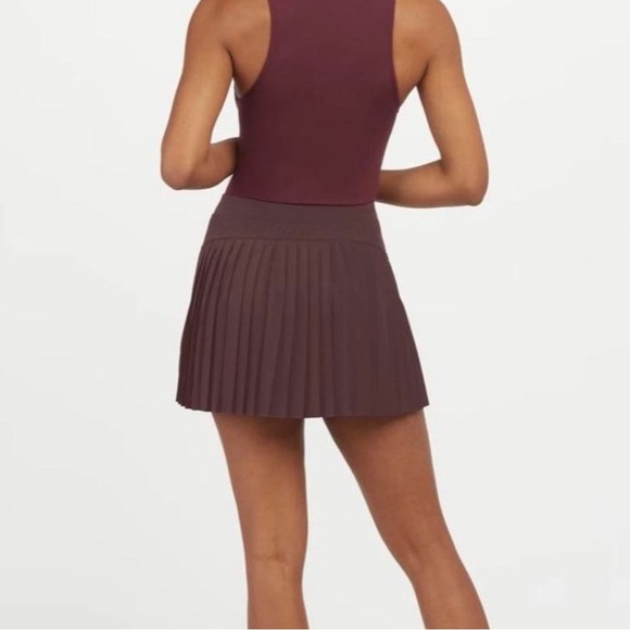 SPANX Get Moving Pleated Skort Dark Fig Purple Size XL Tennis Prep Shorts NEW - Picture 3 of 12